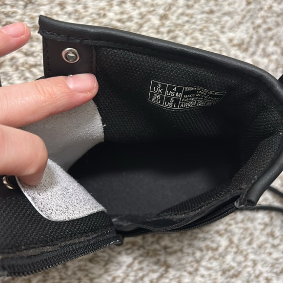 Dr. Marten youth girls patent leather white lace up boots 4 - Picture 7 of 9